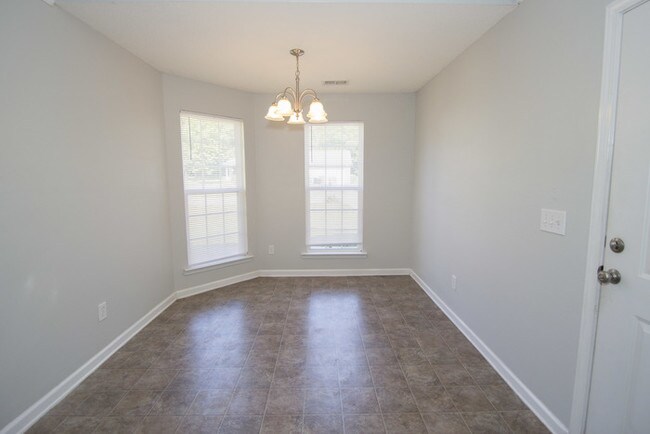 Building Photo - NOW Available! Schedule A Viewing TODAY!