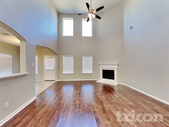 Foto del edificio - 2784 Sweetbriar Ln