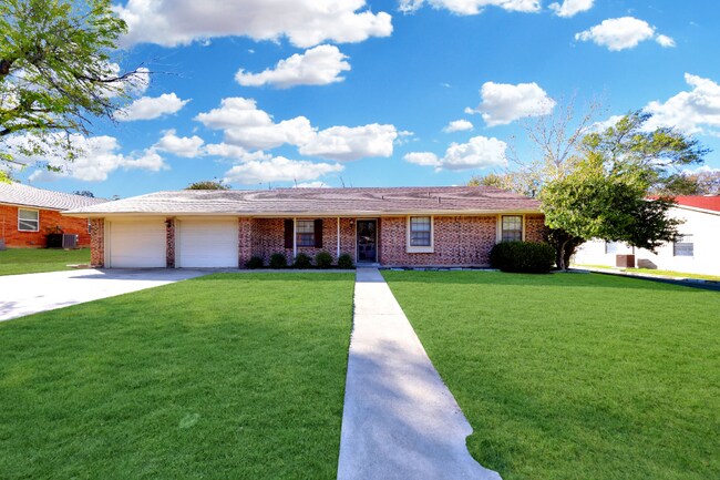 Foto del edificio - 2404 N Beal St