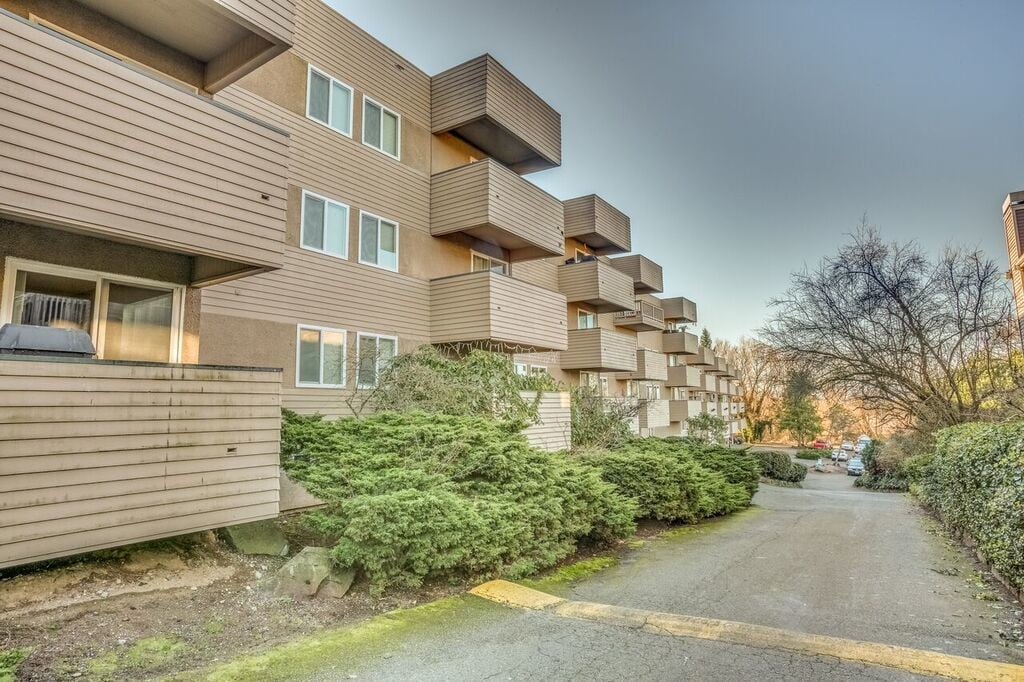 Primary Photo - 424 3rd Ave S