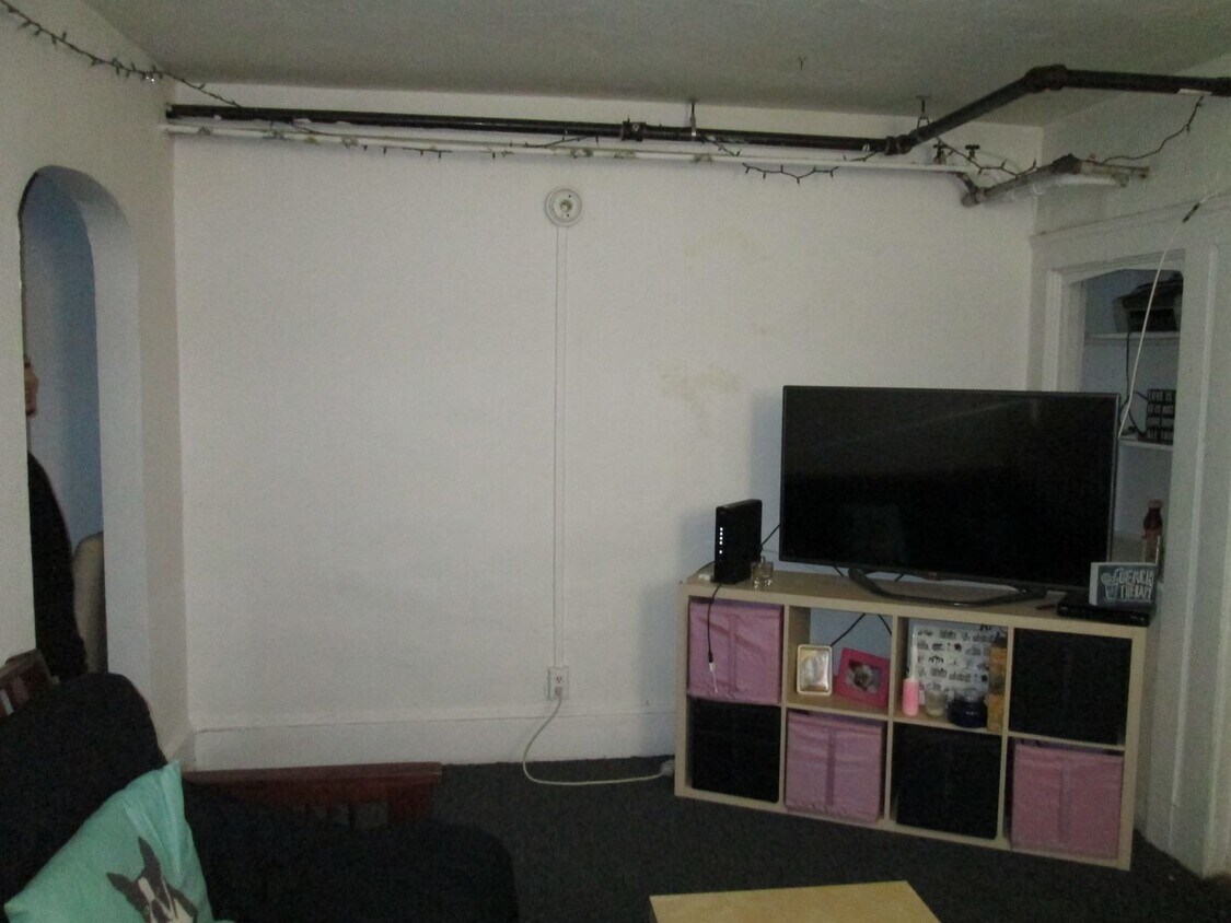 Foto del edificio - Beautiful two bedroom, heat included, dishwasher