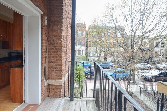 Building Photo - 1022 W Dakin St
