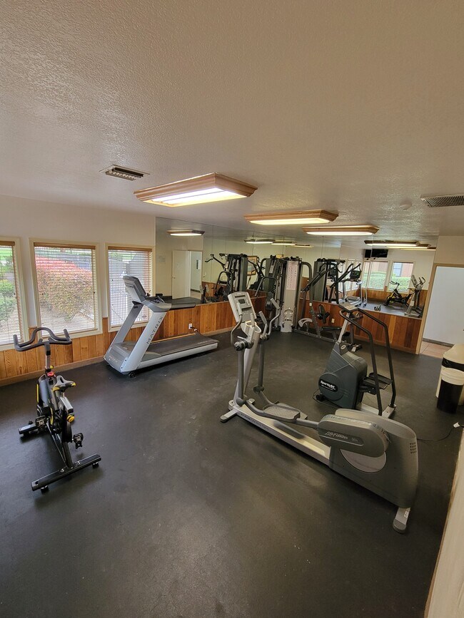 Foto del edificio - 2451 N Rainbow Blvd