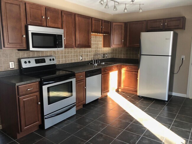 Kitchen - 2627 Struthmore Dr