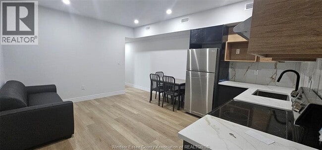 Building Photo - 536 Caron Ave