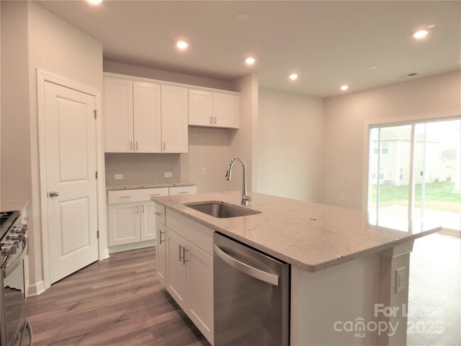 Building Photo - 1057 Red Apple St