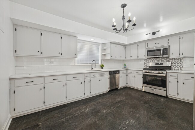 Building Photo - 10454 S Claremont Ave