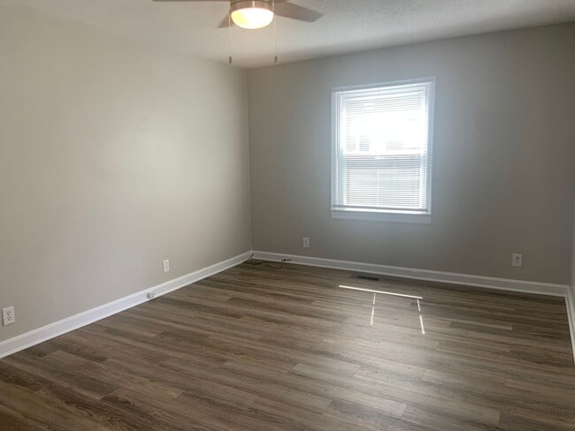 Foto del edificio - Renovated 2 Bedroom in Garden Homes