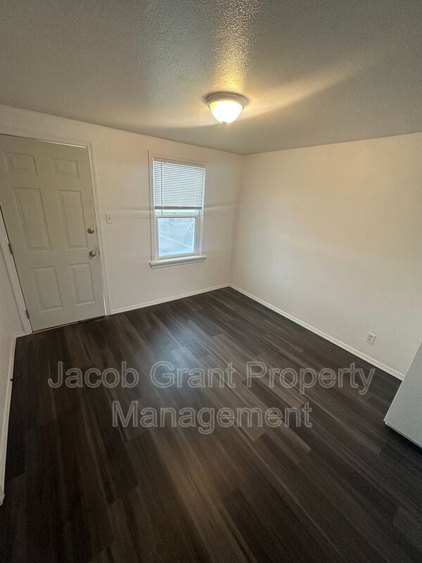 Building Photo - 4719 Yellowstone Ave