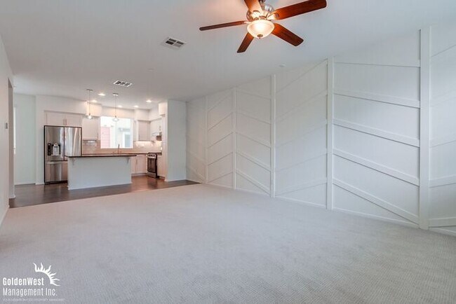 Foto del edificio - Stylish 3Bdm 4Ba Townhome in Escondido!