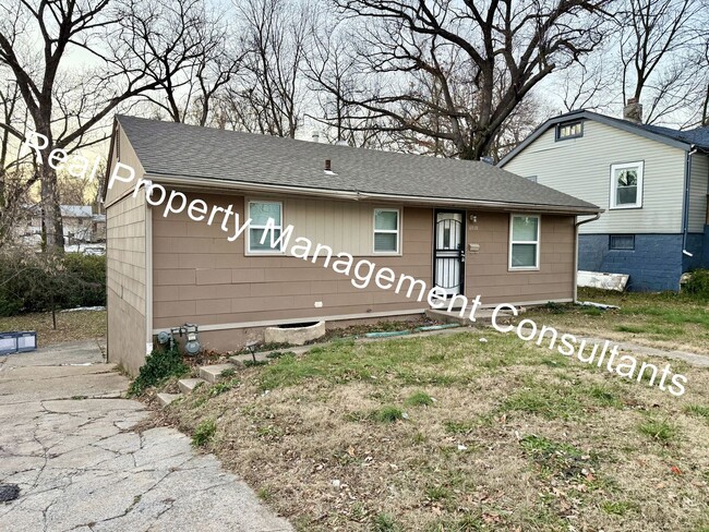 Building Photo - Updated 3 Bedroom with Garage