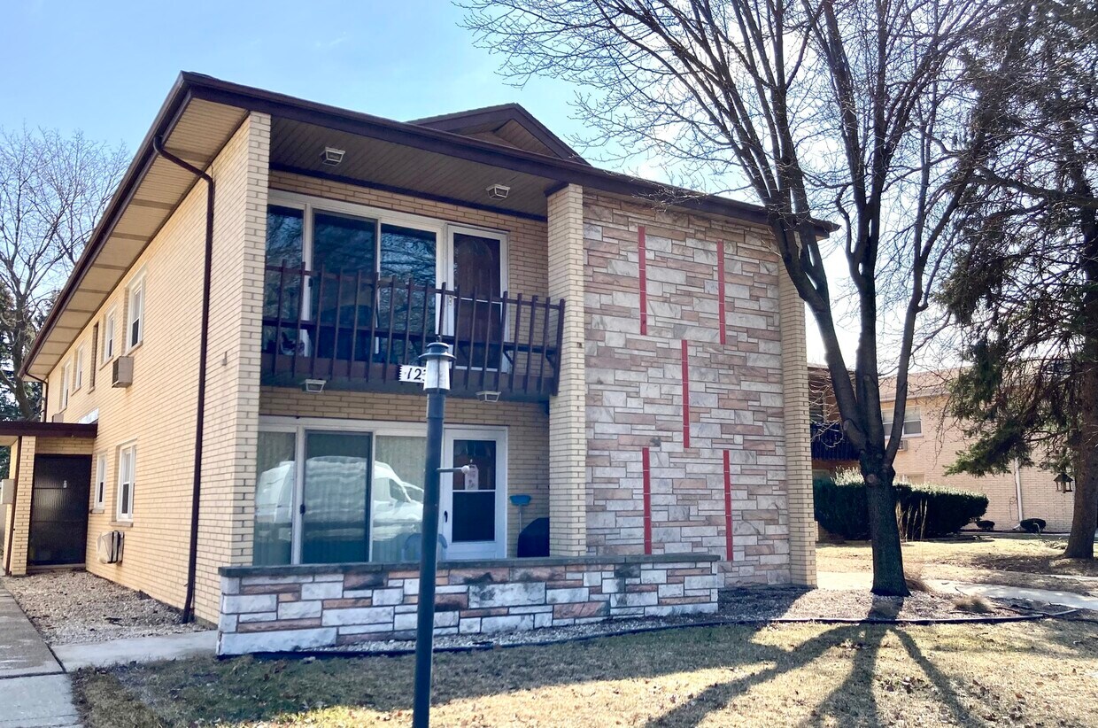 1233 N La Grange Rd Unit 2FRONT, La Grange Park, IL 60526 Condo for