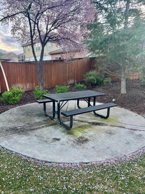 Building Photo - 9346 Vintner Cir