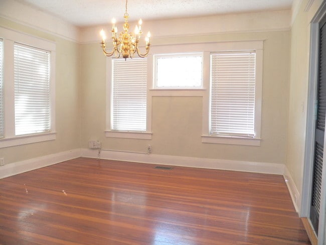 Building Photo - 804 E Frierson Ave