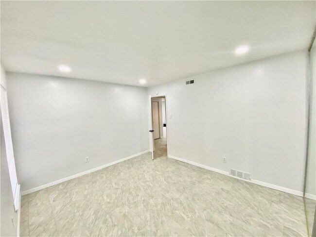 Foto del edificio - 6910 Hart Ln