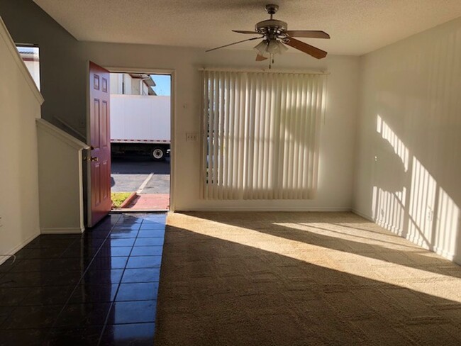 Foto del edificio - 2 Bed 1.5 Bath Townhome Washer Dyer Hookup...