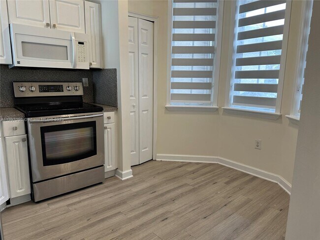 Foto del edificio - 4543 NW 97th Ct