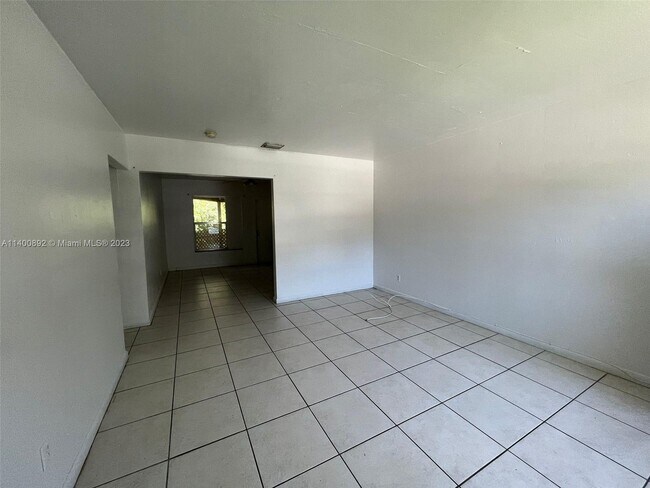 Building Photo - 2210 NE 170th St