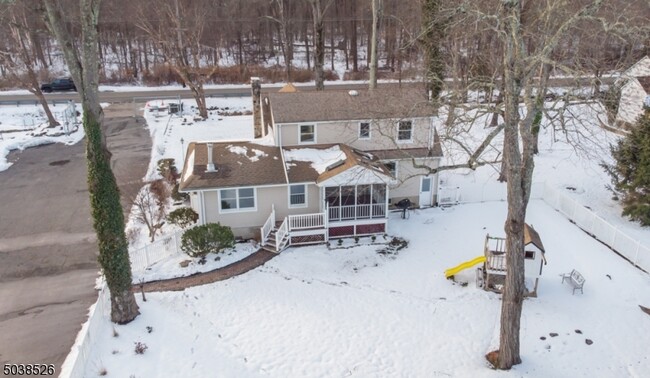 Building Photo - 132 Beaverbrook Rd