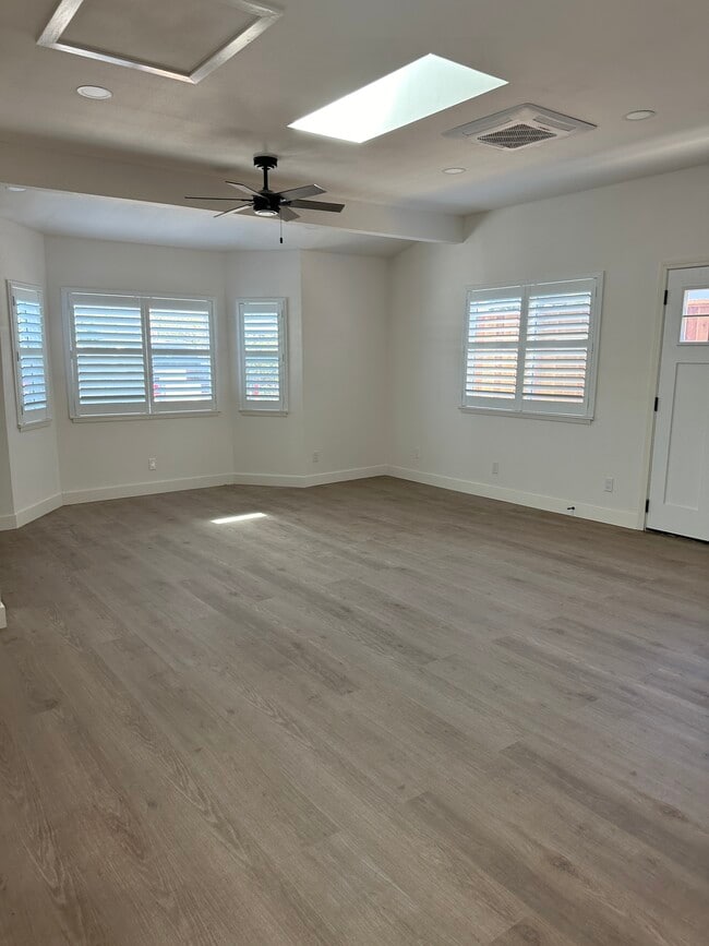 Building Photo - 641 Toyon Ave