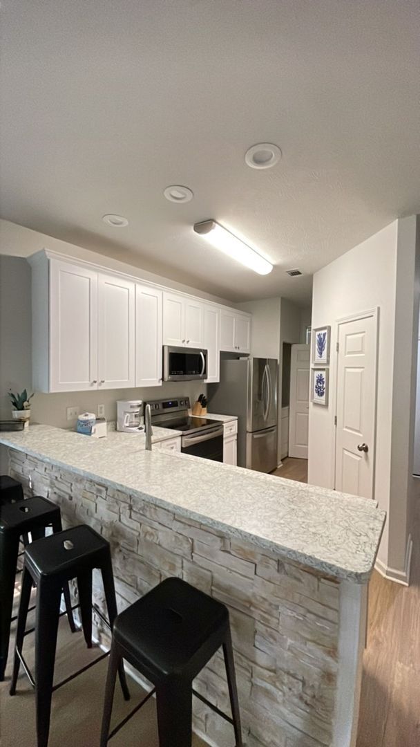 Foto del edificio - 2 bedroom/2 bath furnished condo in River ...
