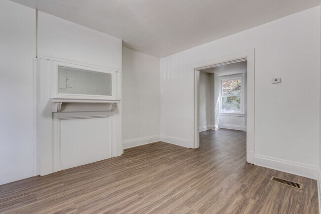 Building Photo - 118 Tecumseh St