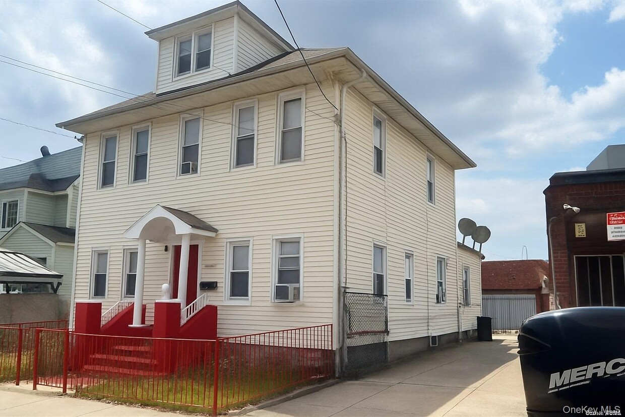 Foto principal - 104-16 108th St
