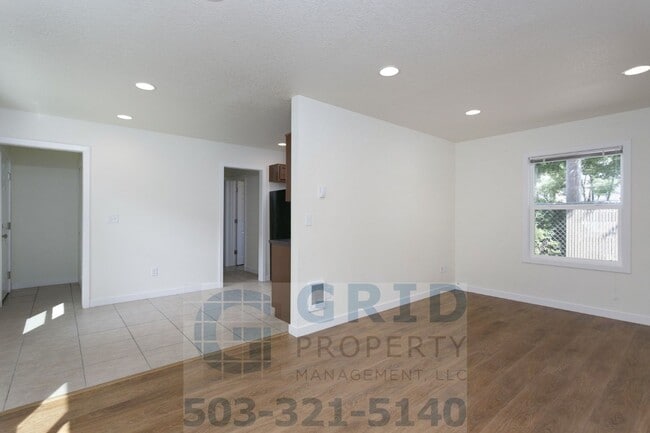 Building Photo - GPM639 - 2801-2803 SE 125th Avenue (T2)