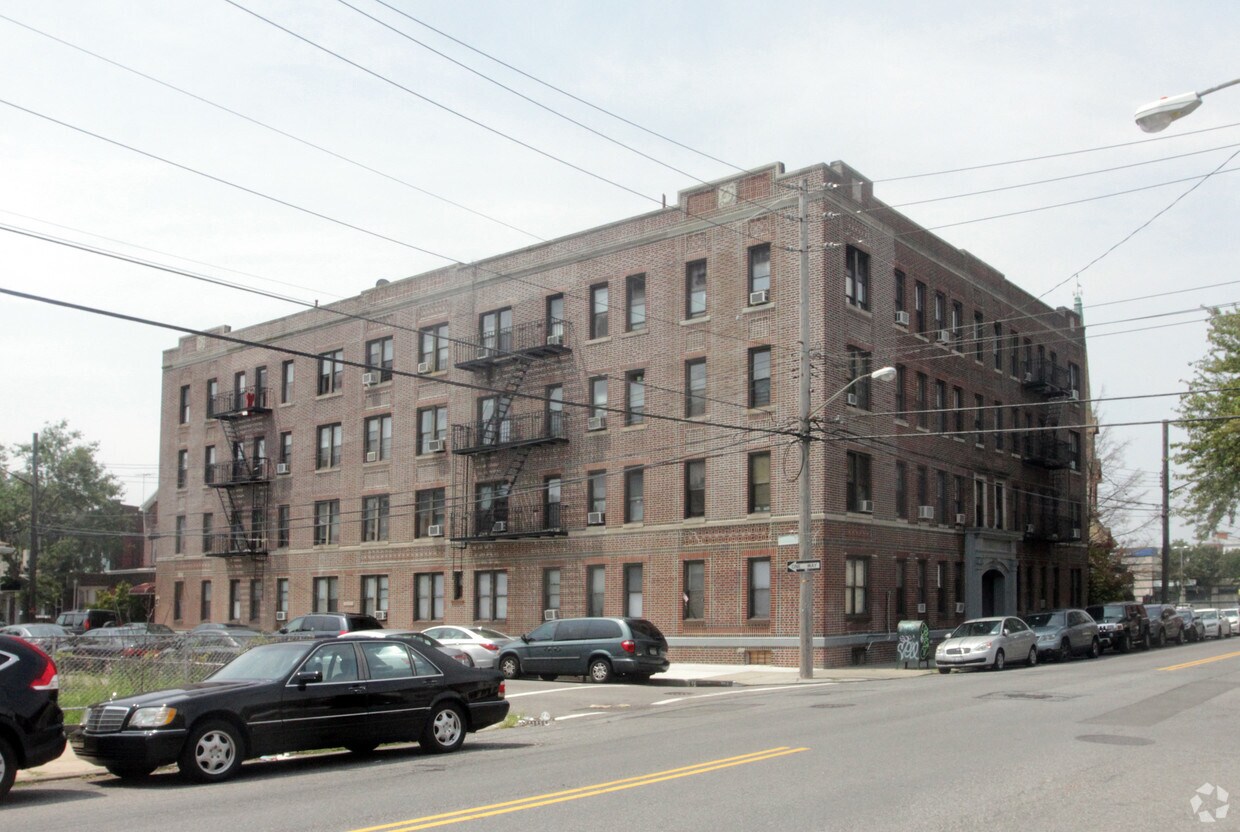 Primary Photo - 2018 Voorhies Ave