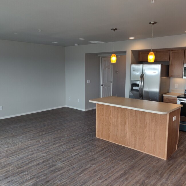 Sala de estar/Comedor - 564 S Angus Ave