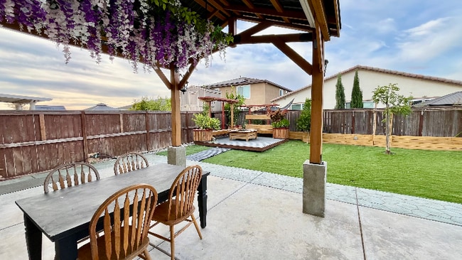 Building Photo - 8809 Polka Way