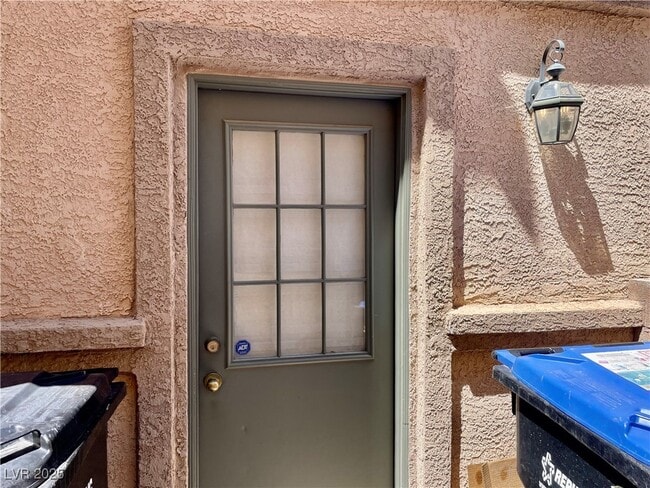 Foto del edificio - 8233 Strawberry Spring St