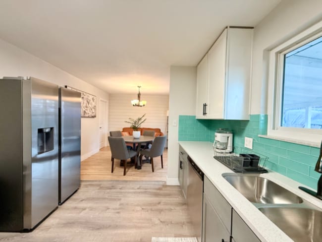 Building Photo - 9989 Dodge Dr