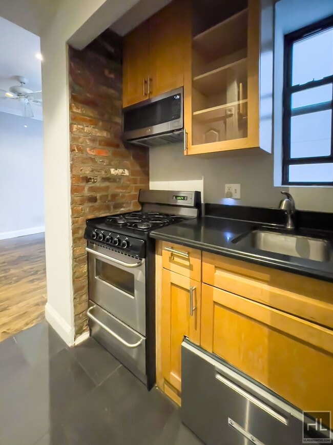 Building Photo - East 13th Street