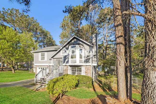 Building Photo - 668 Alex Way SW