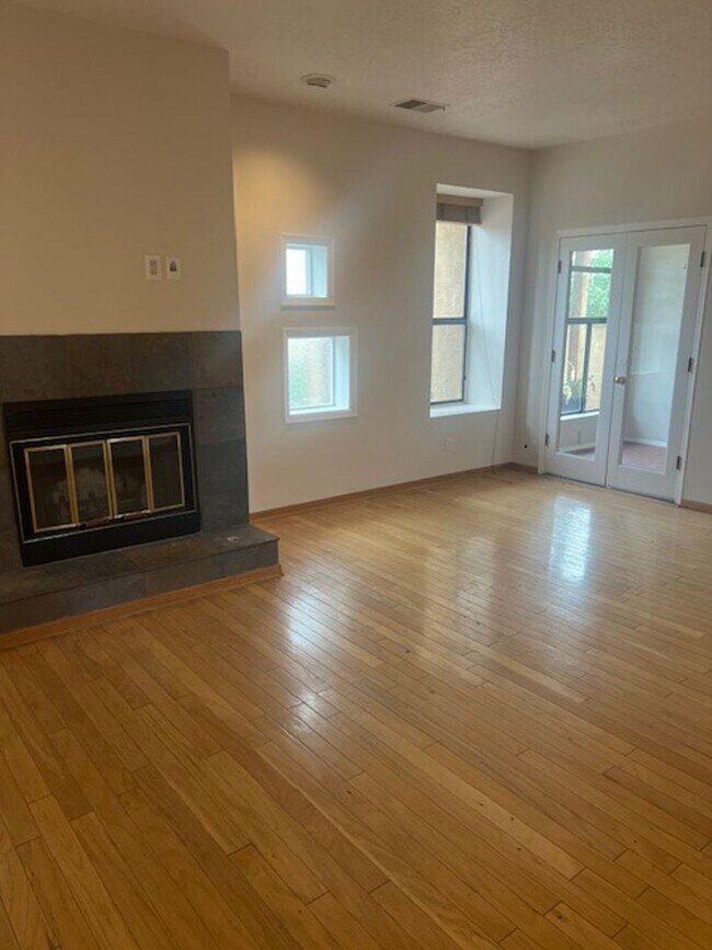 Building Photo - View, Views and more Views! Beautiful Exec...