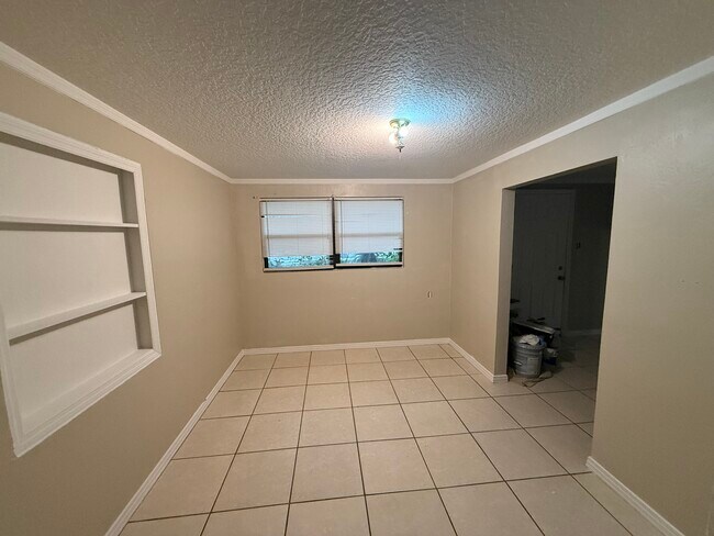 Foto del edificio - 1270 N Sparkman Ave