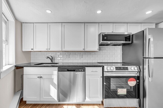 Foto del edificio - 465 E 8th St