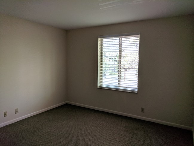 Bedroom - 2601 Hillsboro Pike