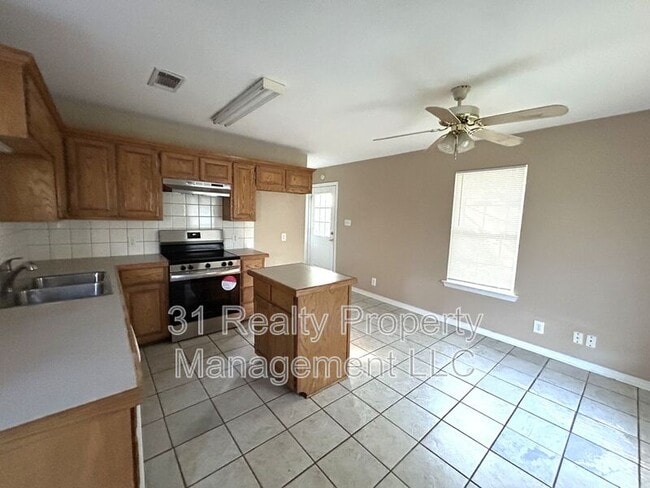 Building Photo - 1020 W Baker St