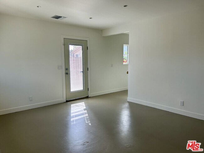 Foto del edificio - 3417 Chadwick Dr