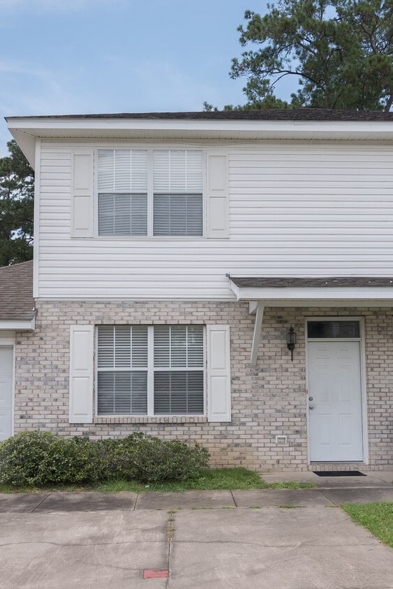 Primary Photo - 1660 Corey Wood Cir
