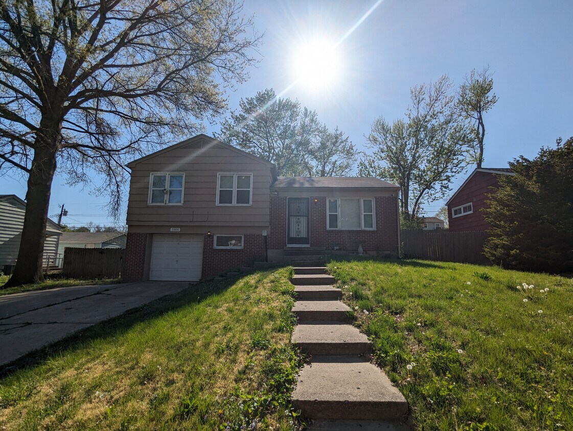 Primary Photo - 3308 N McCoy St