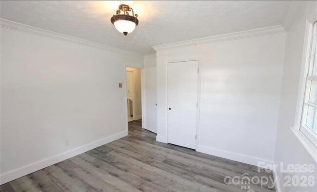 Building Photo - 67 Whispering Pnes Rd