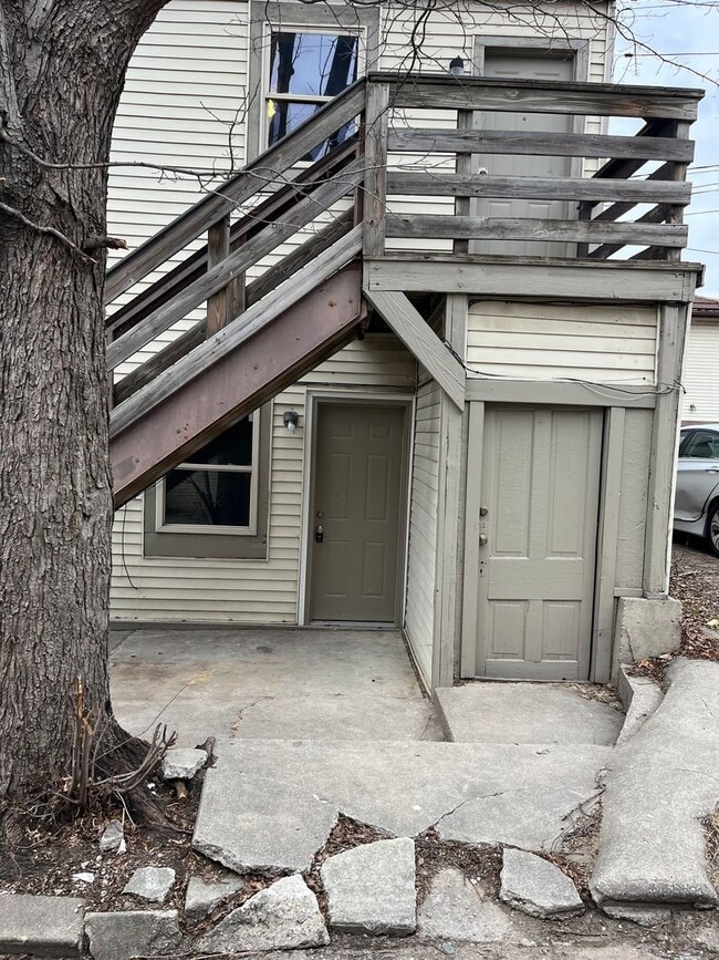 Building Photo - DOWNTOWN…. Utilities included