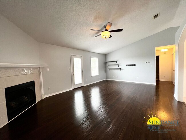 Foto del edificio - Spacious 3 Bedroom Home in Crestview.