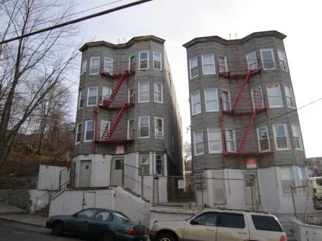 Primary Photo - 52 Poplar St