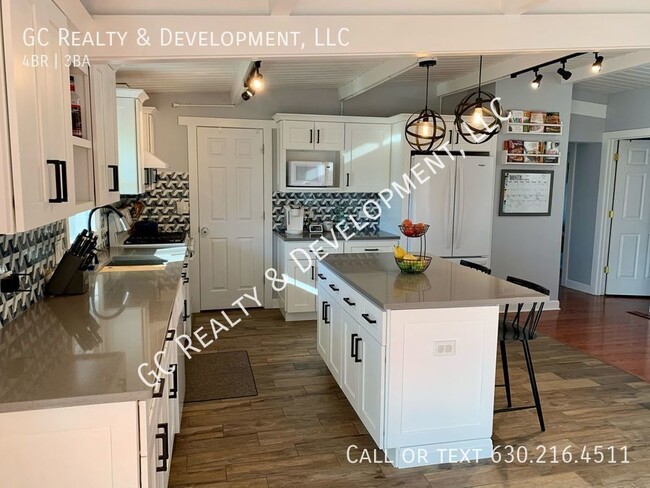 Foto del edificio - ***4 BDRM+DEN / 3 FULL BATH / 2 CAR GARAGE...