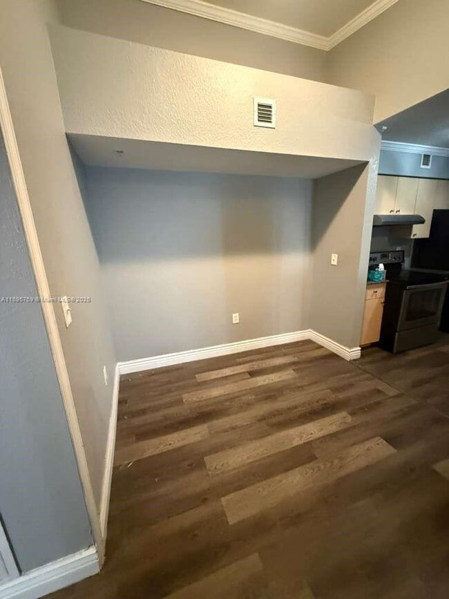 Building Photo - 2516 Centergate Dr