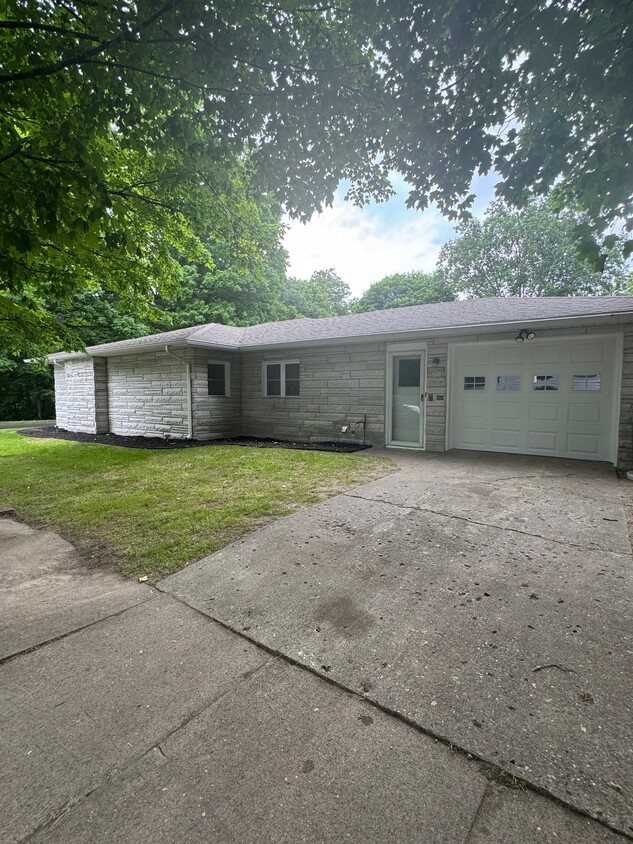 Primary Photo - 701 Ravine Park Blvd